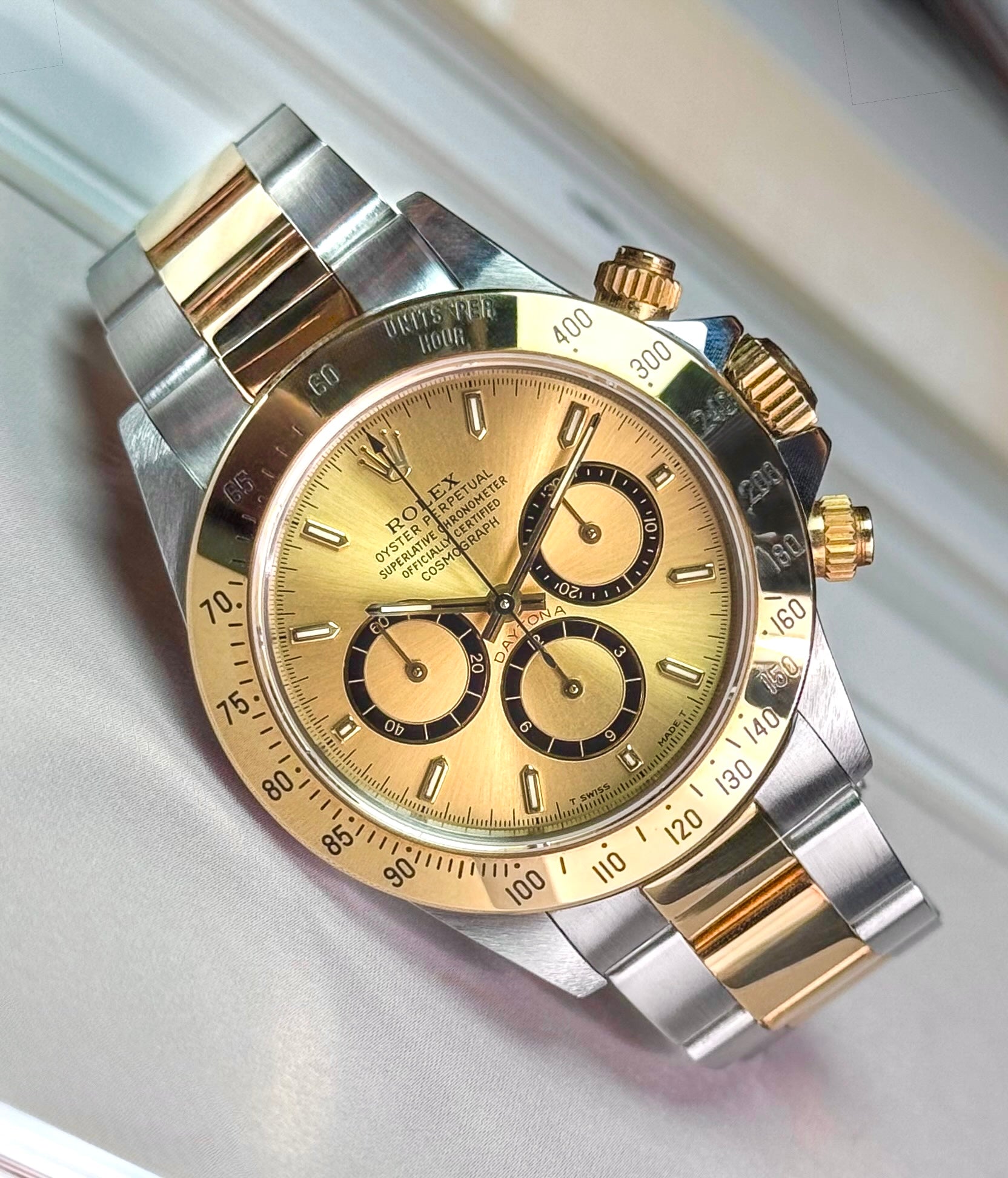 Rolex Cosmograph Daytona - 16523 - Inverted 6 Champagne Dial