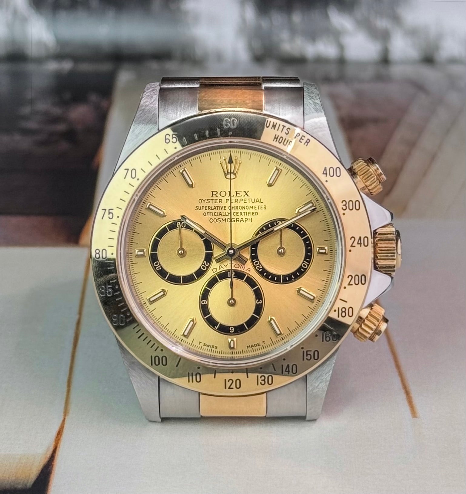 Rolex Cosmograph Daytona - 16523 - Inverted 6 Champagne Dial