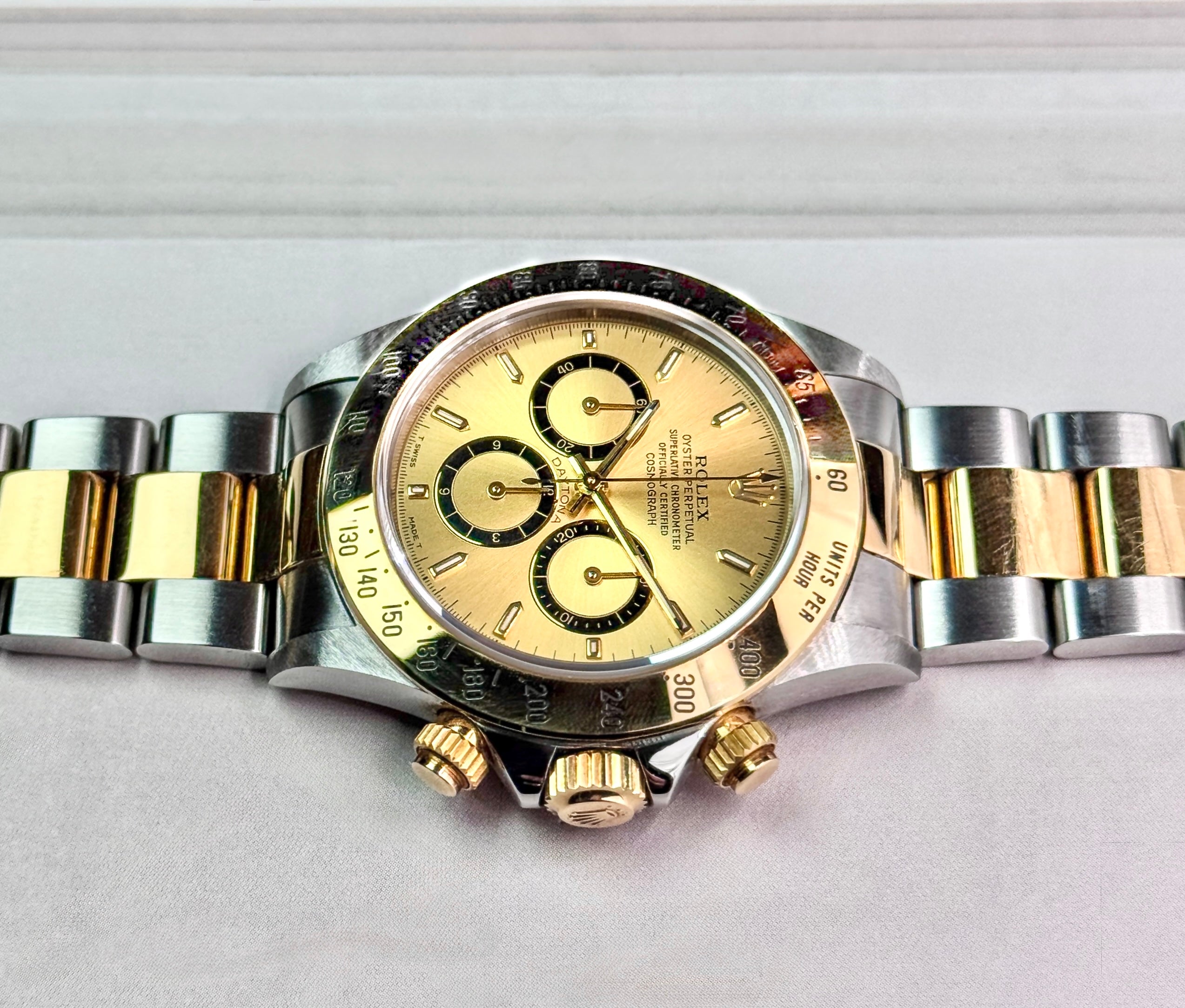 Rolex Cosmograph Daytona - 16523 - Inverted 6 Champagne Dial